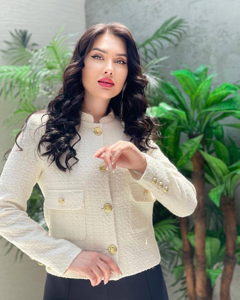 Textured off-white cropped blazer